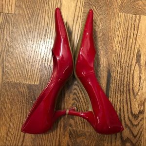 Red kitten heels 👠 shoes